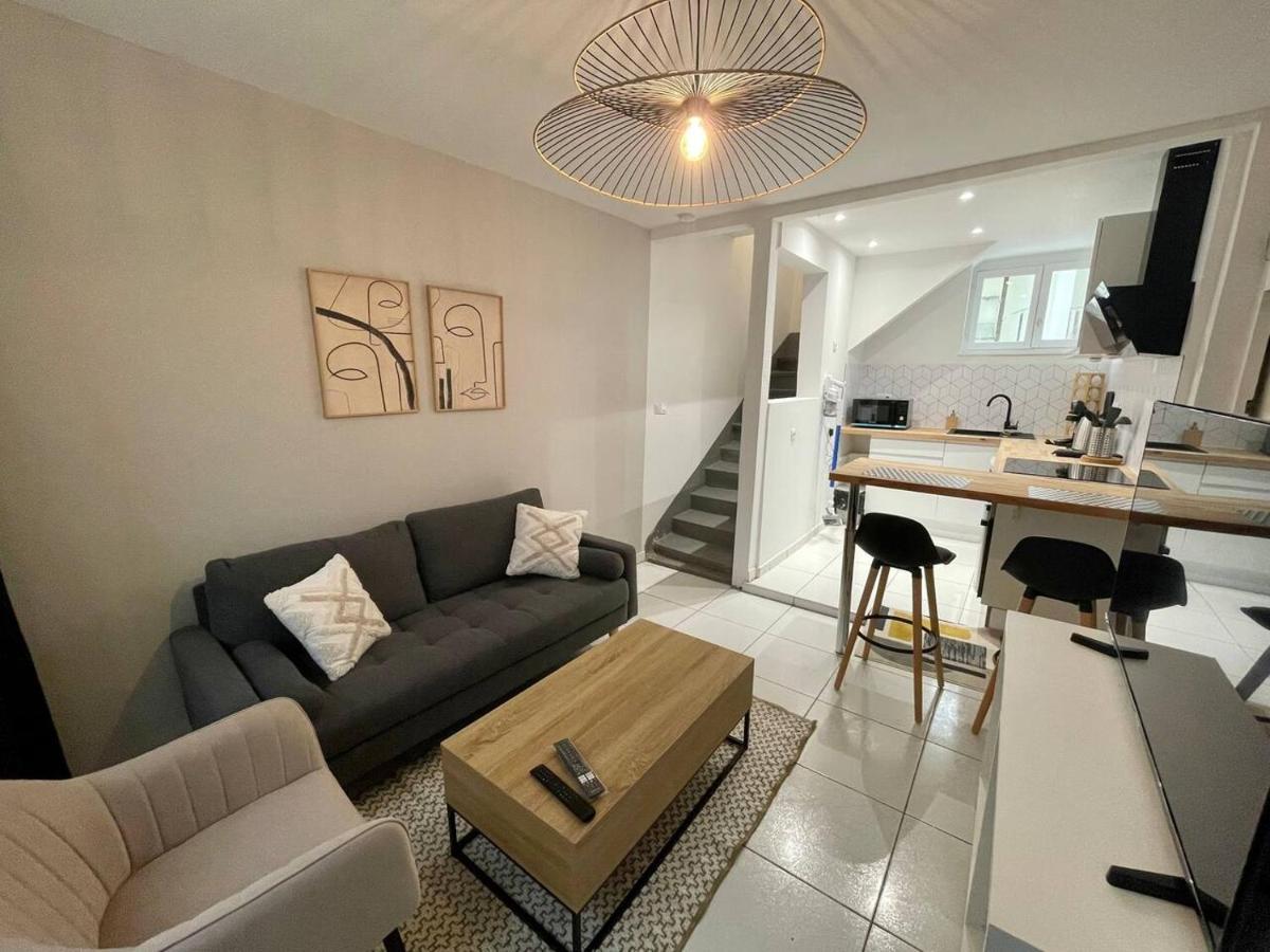 Triplex En Centre-ville - 273 *